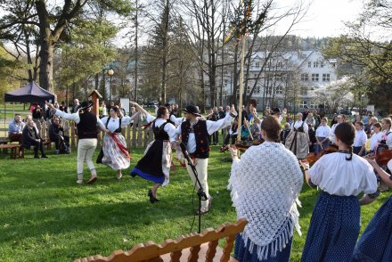 Tradycyjne "stowiani moja" w wykonaniu Zespołu regionalnego "Wisła" z Wisły